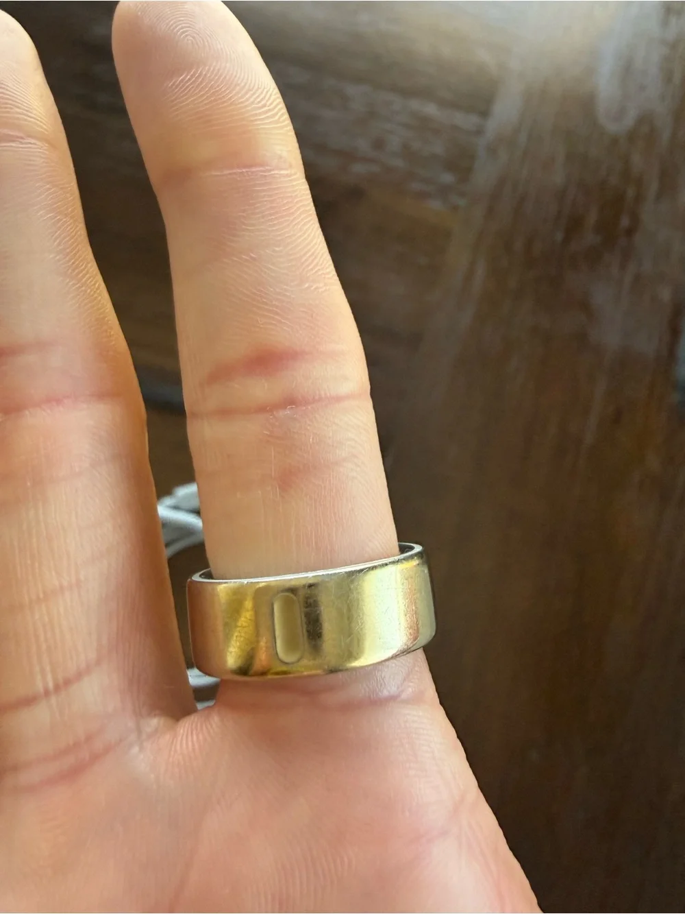 Oura Ring Gen 4 Gold Size 7 + Charger & Cable